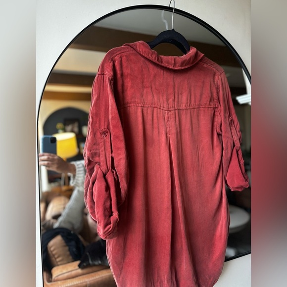 BELLA DAHL| Boyfriend shirt in Merlot | size xs - Picture 8 of 10